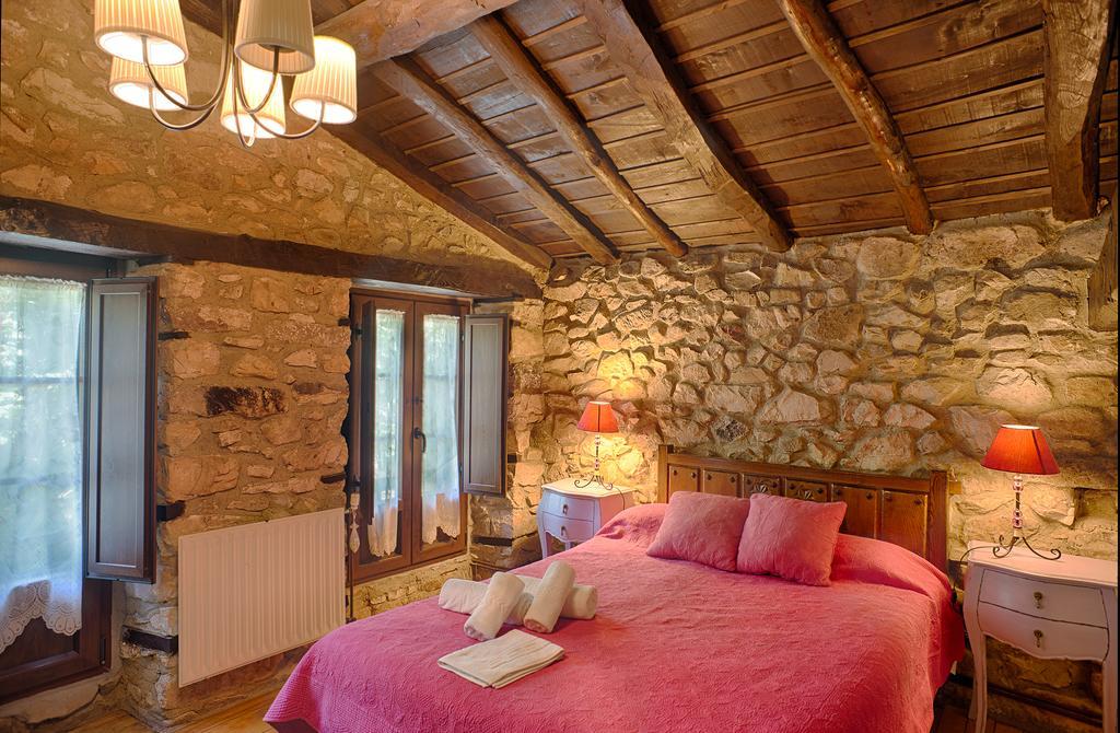 Casas Rurales La Tahona De Besnes Vendégház Alles Kültér fotó