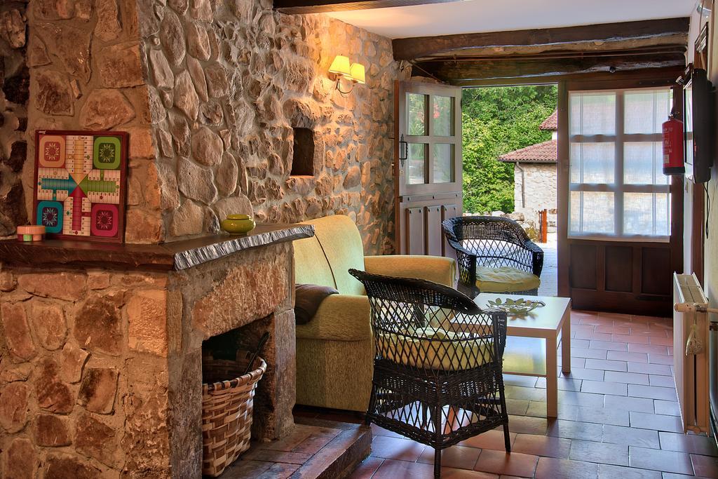 Casas Rurales La Tahona De Besnes Vendégház Alles Kültér fotó