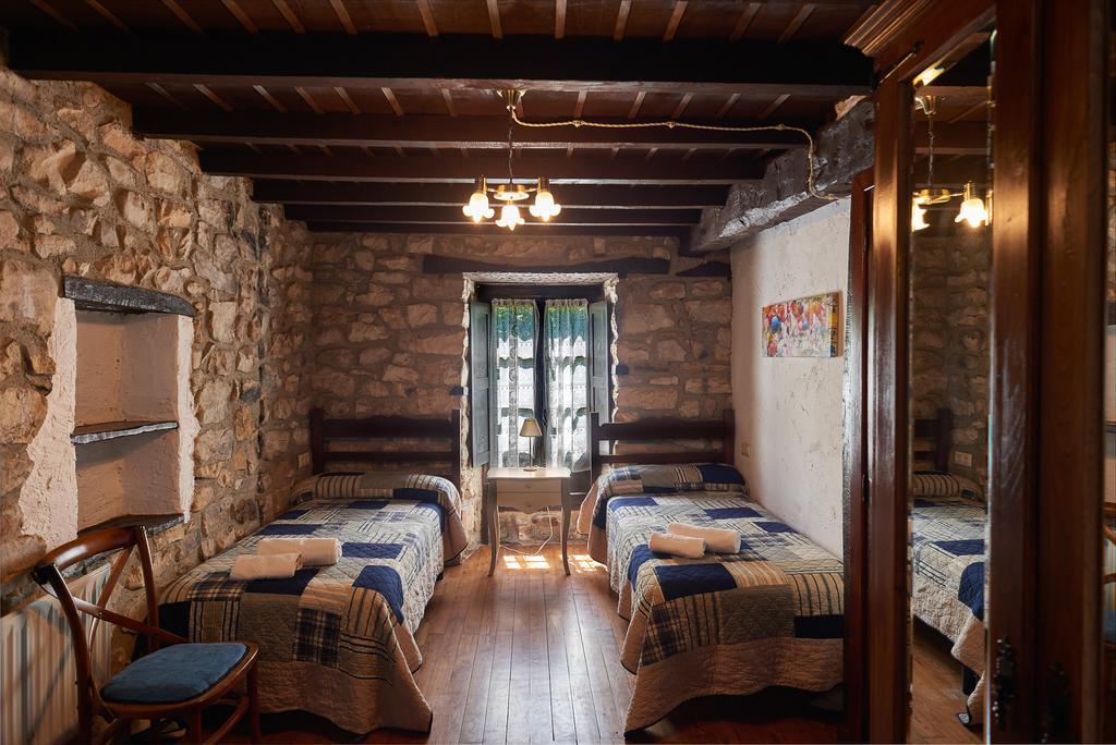 Casas Rurales La Tahona De Besnes Vendégház Alles Kültér fotó